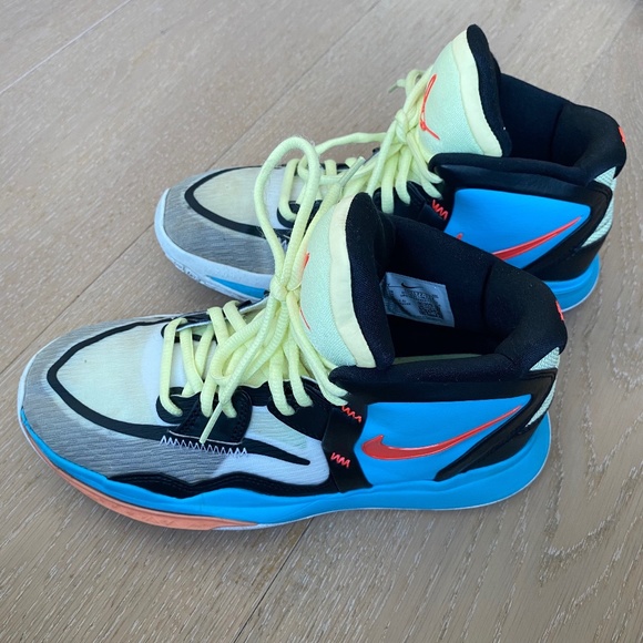 Nike Grade School Kyrie Infinity SE Basketball Shoes